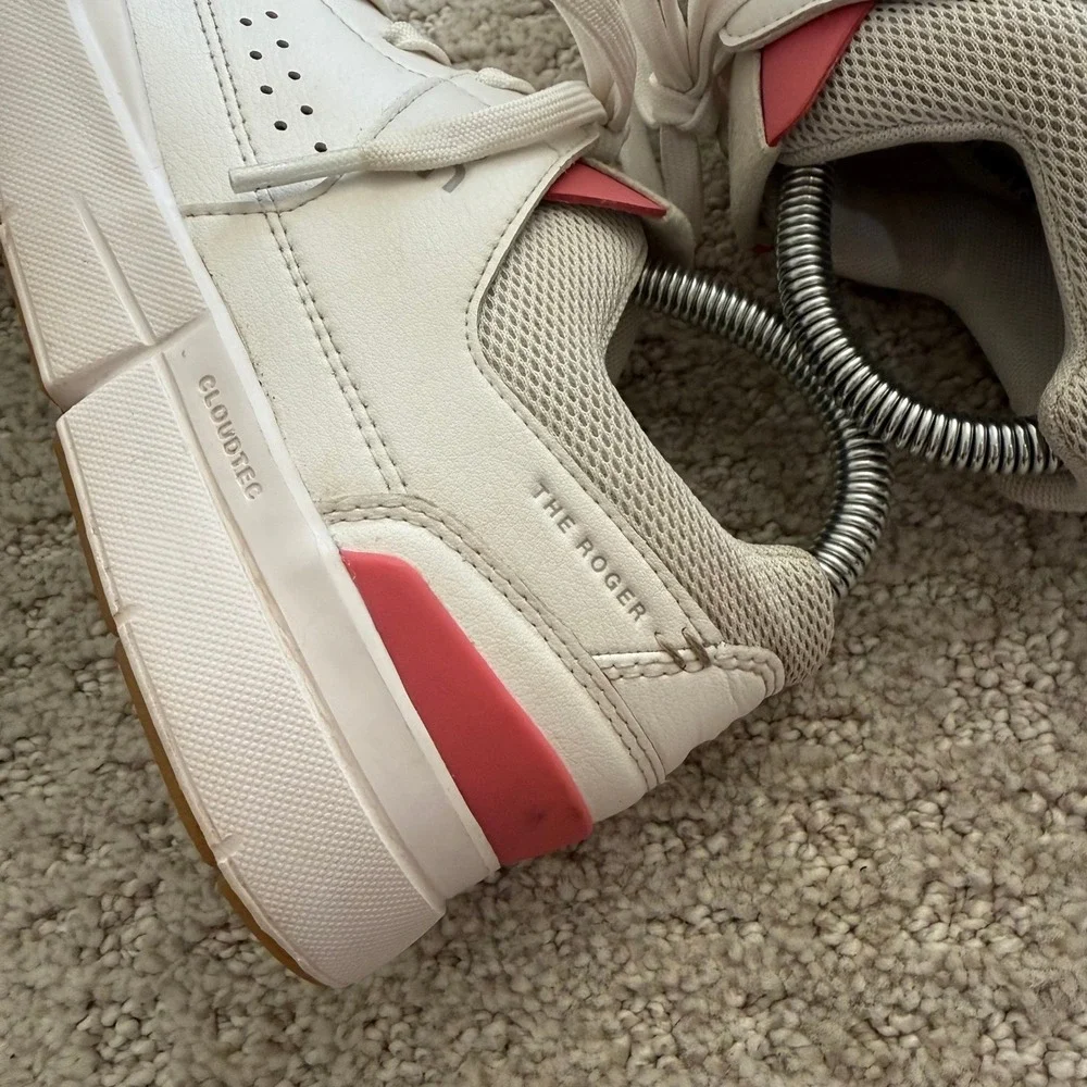 ON RUNNING THE‎ ROGER CLUBHOUSE SNEAKERS ROSEWOOD SAMPLE Women 7.5 LEATHER WHITE